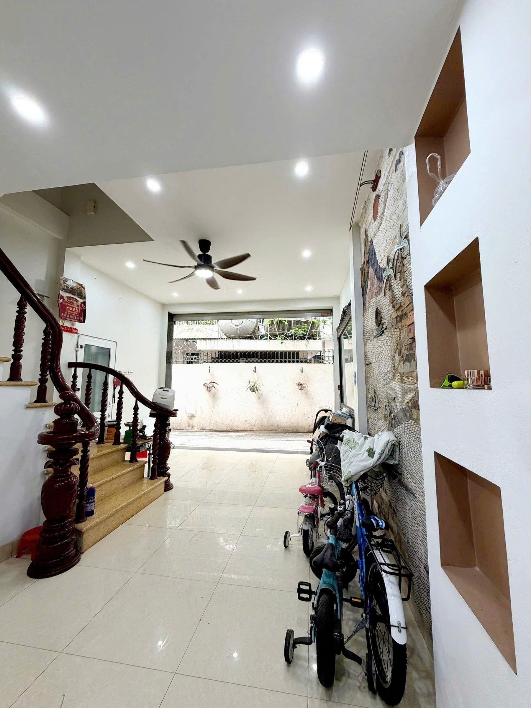 Cho Thuê Nhà Xuân La 38M² 4 Tầng 4 Ngủ - Full Nội Thất - Ô Tô Đỗ Cửa - Giá Thuê 15tr
