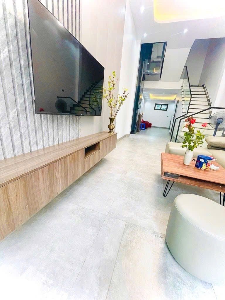 NHÀ XÂY MỚI - THANG MÁY -VIEW HỒ TÂY- GẦN Ô TÔ-NGÕ NÔNG - FUII NỘI THẤT- LẠC LONG QUÂN