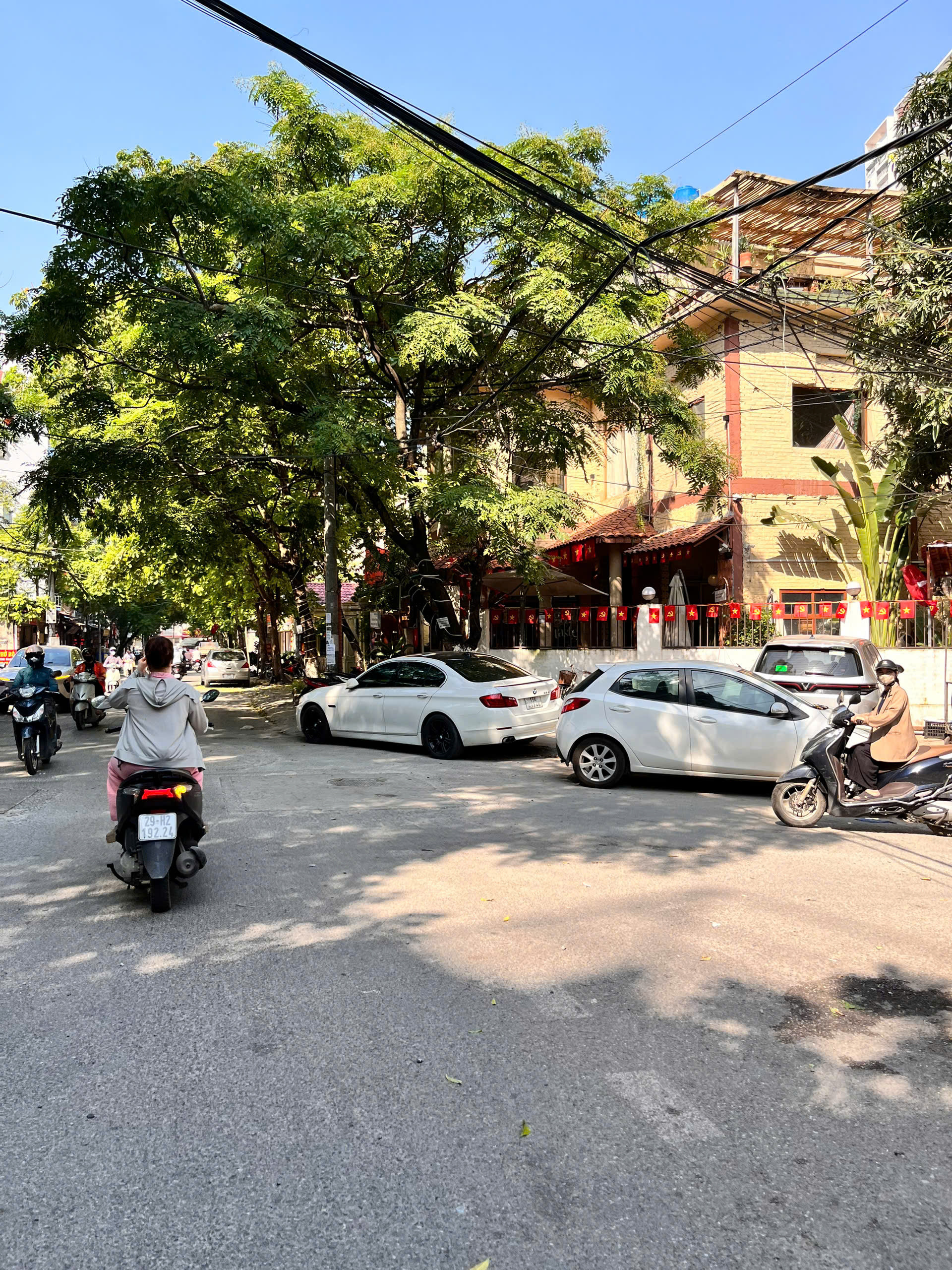 BÁN GẤP XUÂN LA - LÔ GÓC- 5 TẦNG FULL NỘI THẤT - MT 4.15M -Ô TÔ LÙI CỬA -Ở NGAY