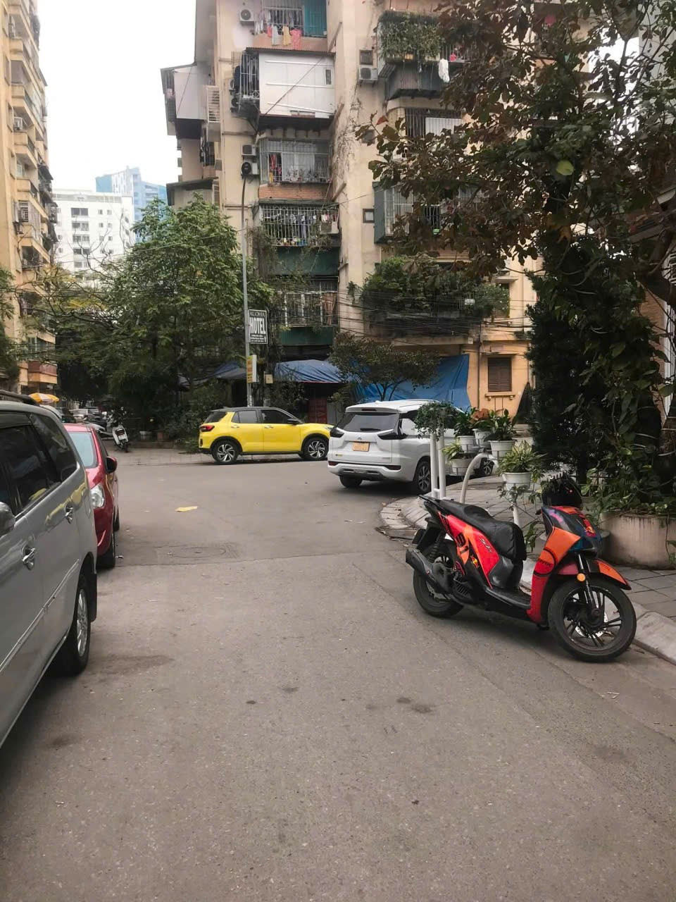 Cho thuê nhà riêng Xuân La, Tây Hồ 65M x 4T VỈA HÈ, KD giá 20 triệu