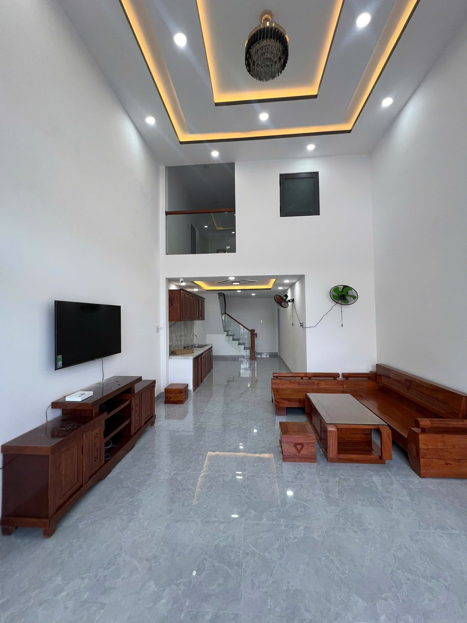 😘BÁN NHÀ ĐẸP 98M2 VIEW SÔNG – VĨNH NGỌC, GẦN ĐẢO GÀ , CHỢ SIÊU THỊ TRƯỜNG HỌC , UBND
🔥 Vị trí hiếm – View sông thoáng mát – Không gian sống lý tưởng - oto vô thẳng nơi !