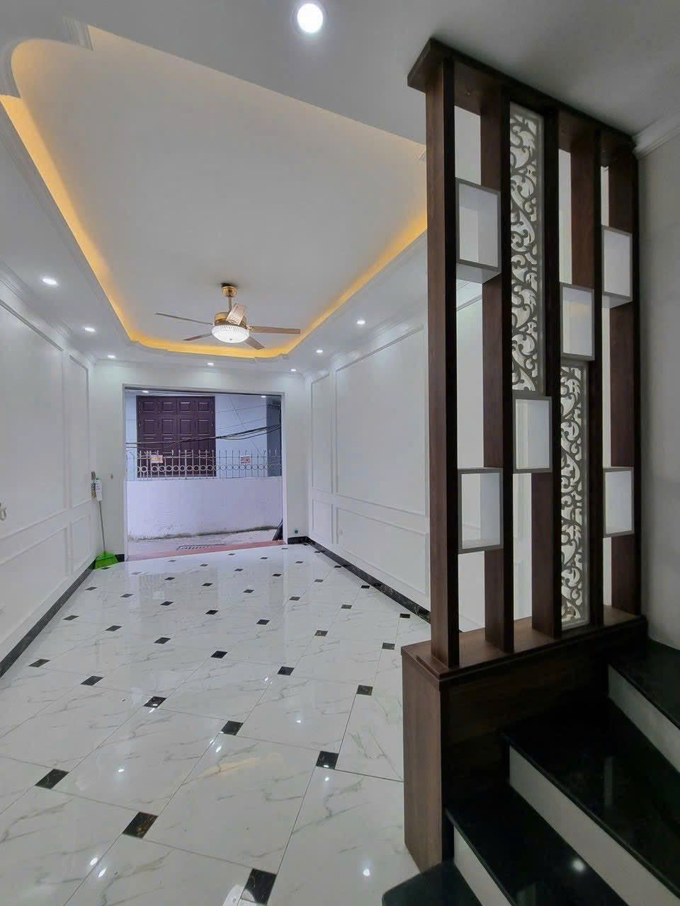 Cho thuê nhà ngõ 80 Xuân Phương 40m 5 tầng giá 13 tỷ