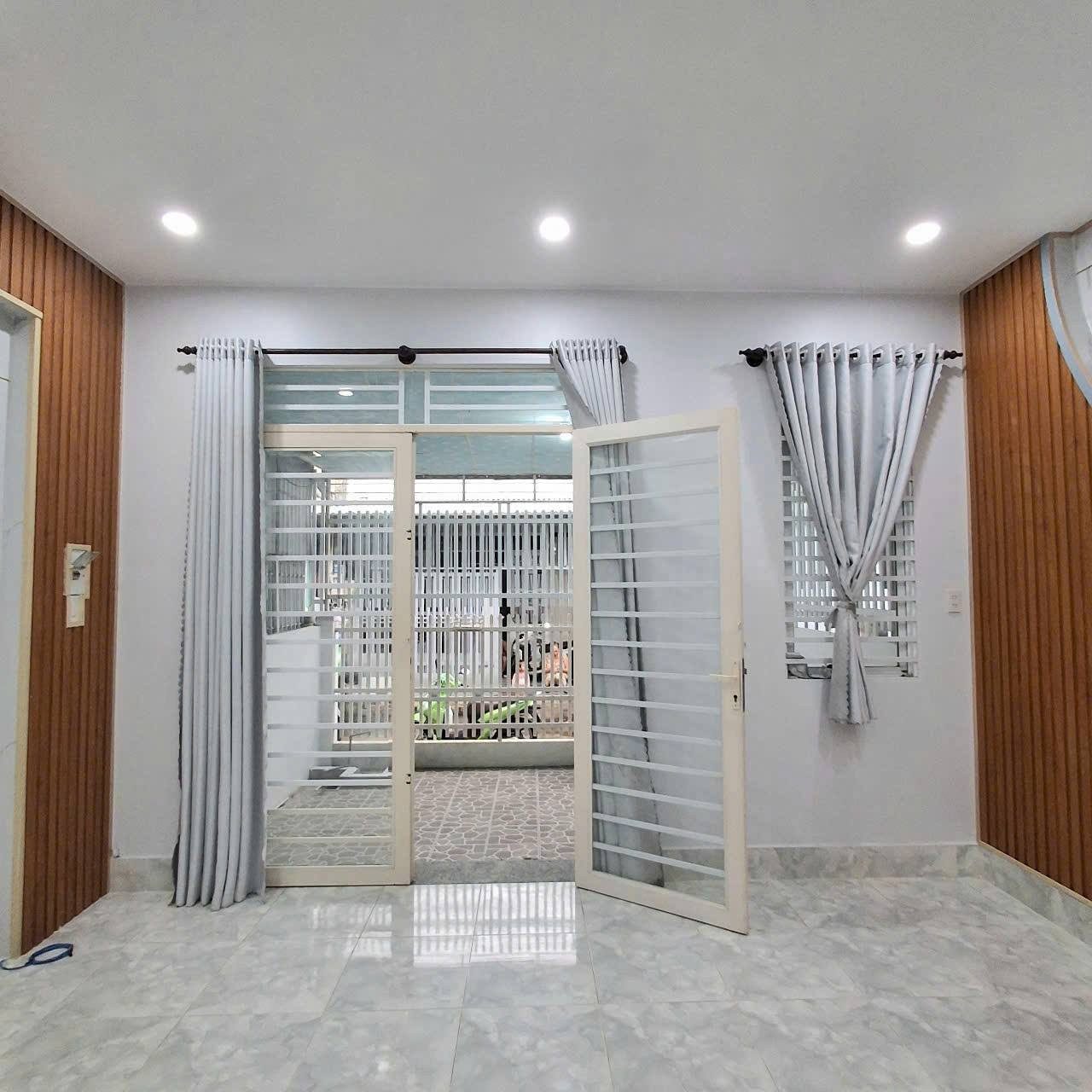 BÁN NHÀ NGỘP – GIÁ GIẢM SÂU CẦN RA GẤP NGAY XUÂN THỚI THƯỢNG900tr,SHR.DT: 5X18