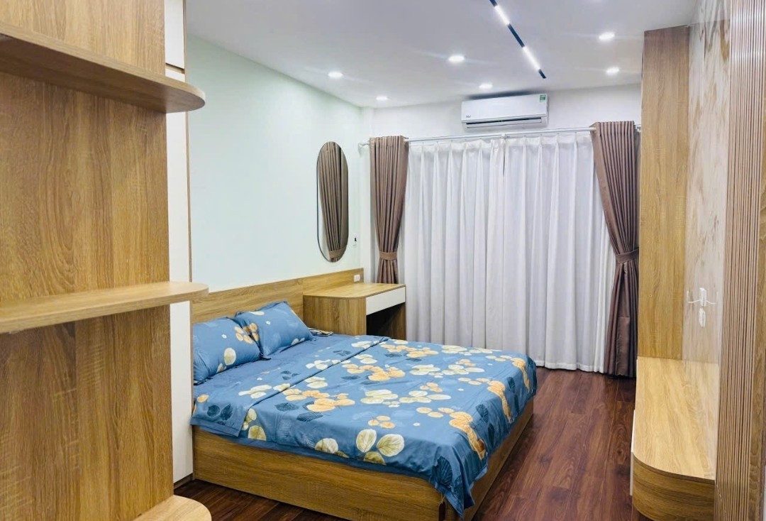 HOT-nhà  mới Xuân Thủy -7 tầng thang máy-cách oto 15m- Nội thất hiện đại- chỉ 11 Tỷ