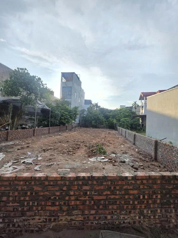 Bán nhà mặt đường Yên Bình, 259m2, MT 10m, đường ô tô, vị trí đẹp, kinh doanh, giá 22.5 tỷ