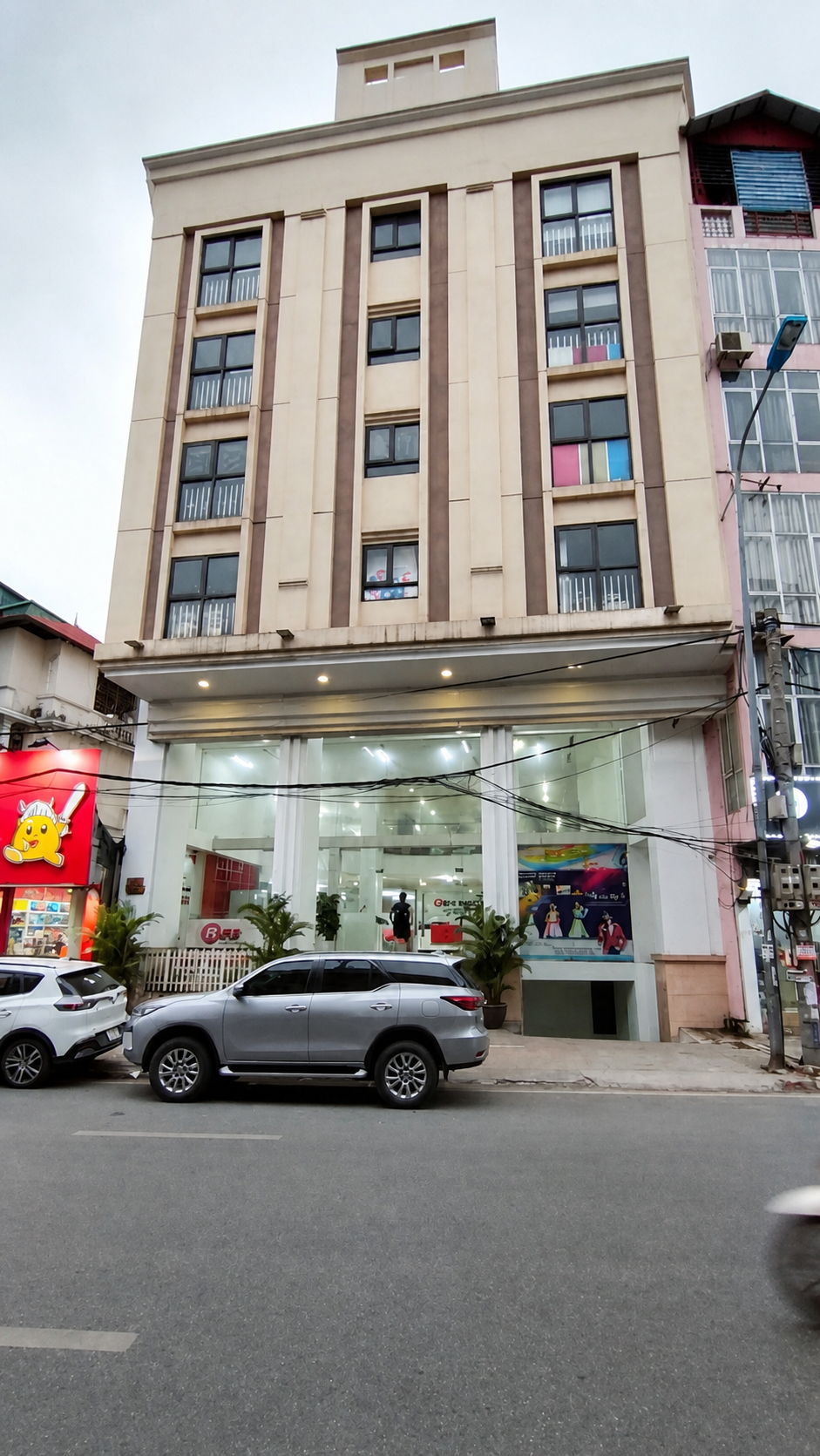 BÁN TÒA NHÀ MẶT PHỐ YÊN LÃNG. 406M2 - 10 TẦNG. 2 THANG MÁY. THÔNG SÀN.