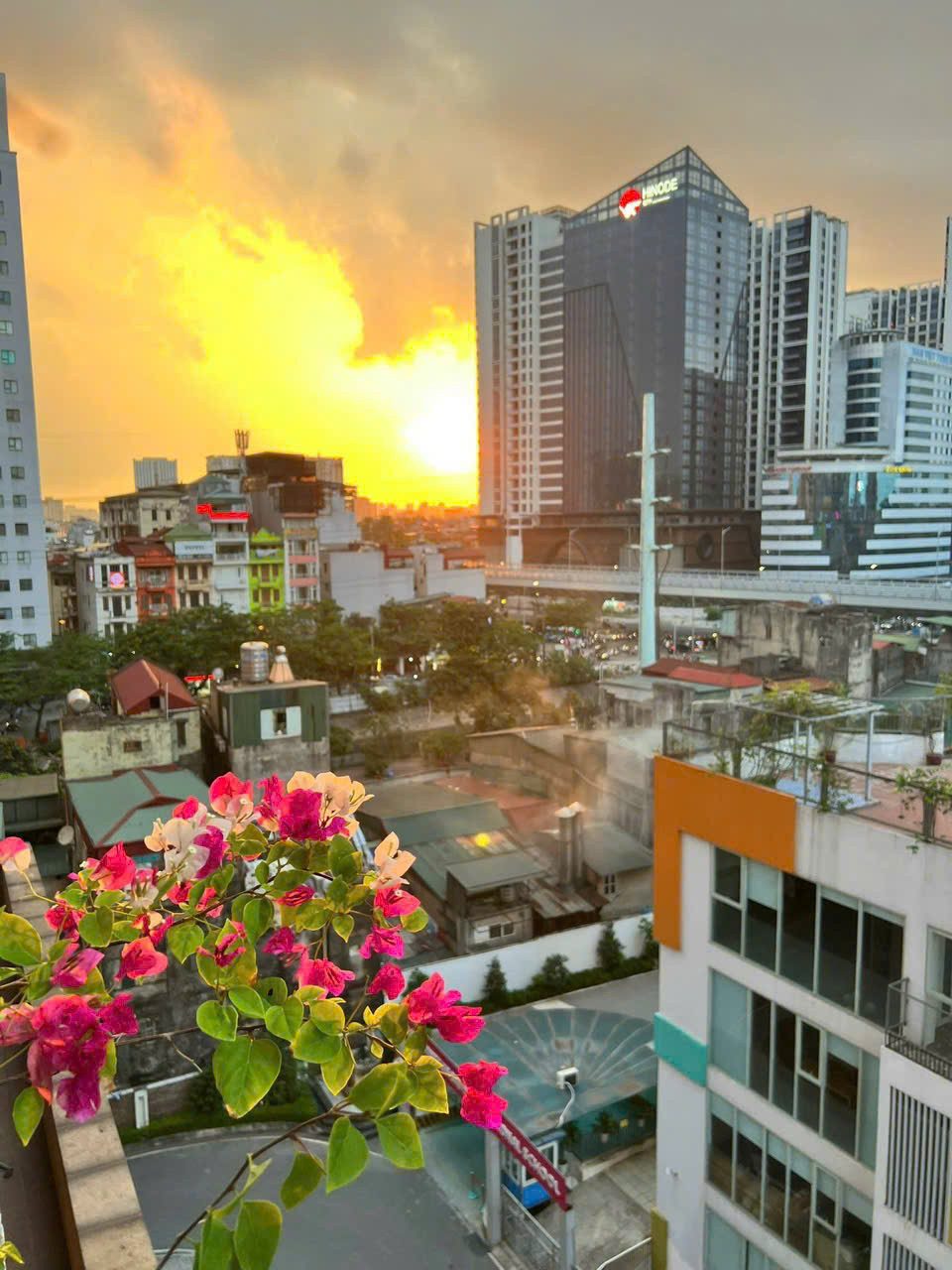 Cho thuê gấp giá rẻ căn hộ mặt phố Yên Phụ 120m, tầng 7, mặt tiền 6m, 20 tr/th Tây Hồ.