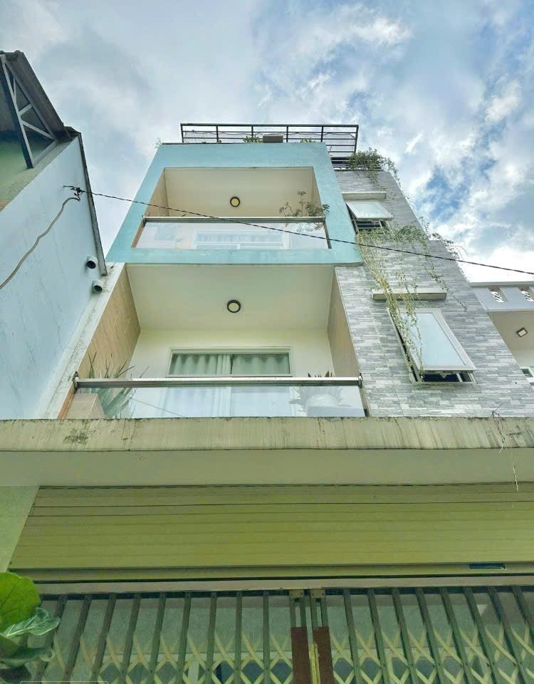Kẹt vốn bán gấp nhà 2 tỷ 550 triệu, DT 41m2 đường Yên Thế, phường 2, Quận Tân Bình