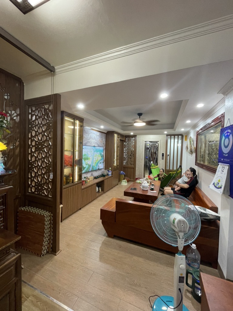 Bán nhà đầu làng Yên Xá - Tân Triều, cạnh khu phân lô Tổng cục V, 7 tầng thang máy mới cứng, chỉ 10.5 tỷ.