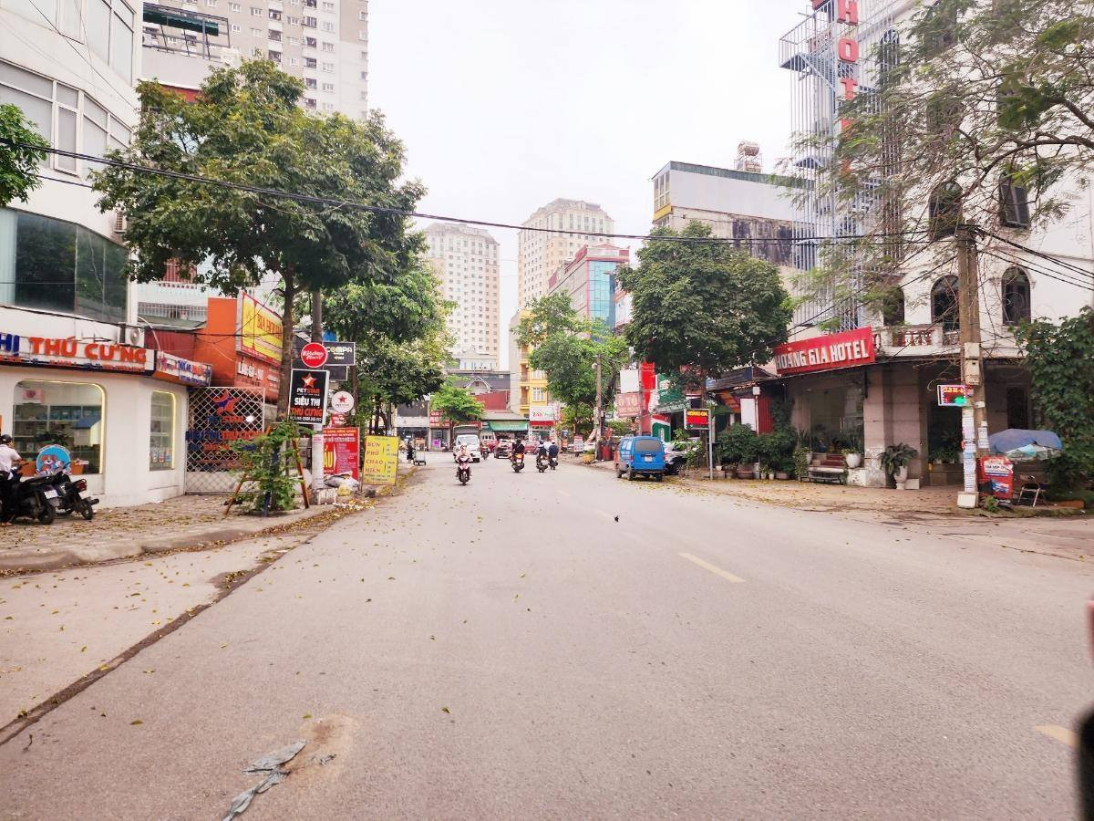 BÁN NHÀ LK KHU ĐẤU GIÁ YÊN XÁ. 250M2 - 5 TẦNG. THANG MÁY.