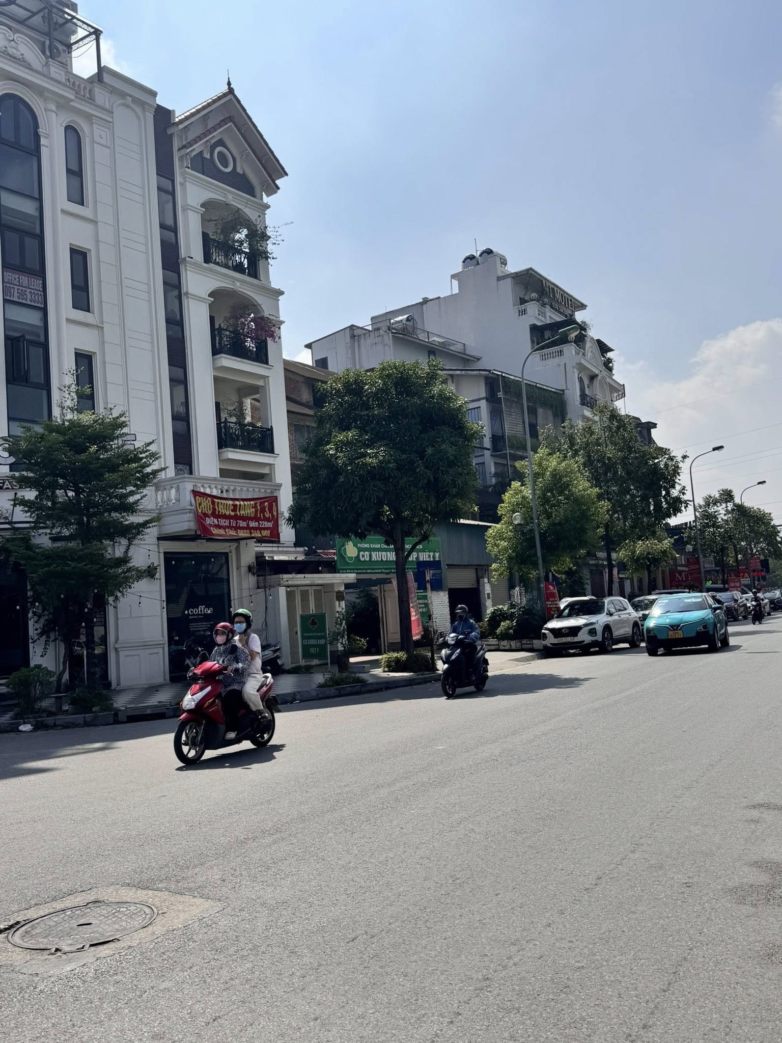 BÁN BIỆT THỰ ĐƯỜNG YẾN XÁ. 215M2 - 7 TẦNG. THANG MÁY. LÔ GÓC.