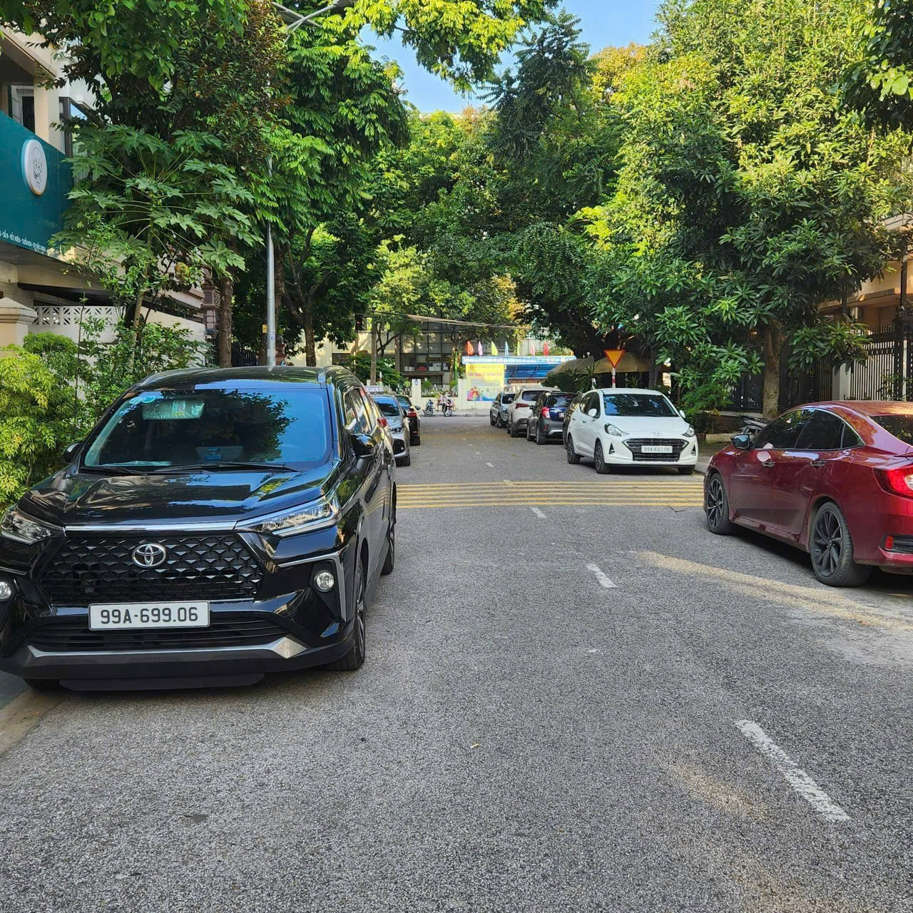 Bán nhà 3 tầng. Diện tích đất 87m. Phố yết kiêu khu đô thị đại hoàng long suối hoa. Cạnh trường tiểu học suối hoa. Khách sạn 5 sao VINPEARL. Phường kinh bắc bắc ninh