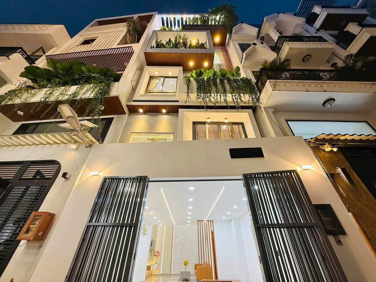 Gần Chợ hoa Hồ Thị Kỷ nhà 106,2m2. Trần Bình Trọng, P1, Q10. Giá 8,5 tỷ