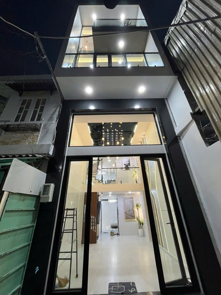 [QUẬN 11] LẠC LONG QUÂN - XE HƠI ĐẬU SÁT NHÀ - NHÀ ĐẸP 5 TẦNG THANG MÁY XỊN XÒ -