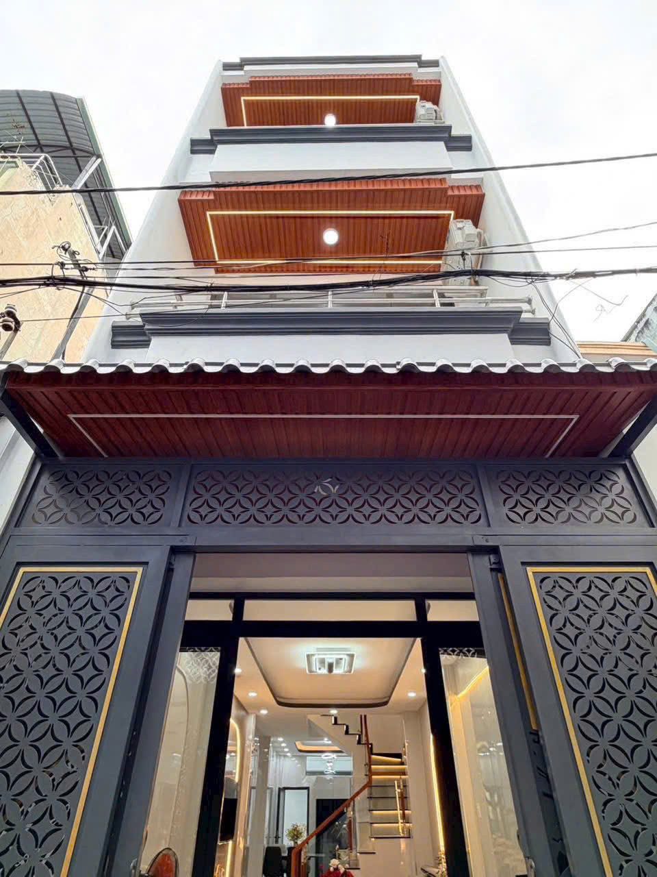 Nhà giá ngộp cần bán gấp tại Q.4  Tôn Thất Thuyết P.1. Giá: 78.5m2. 3 Tầng, 3PN 3WC. Sổ Hồng Riêng