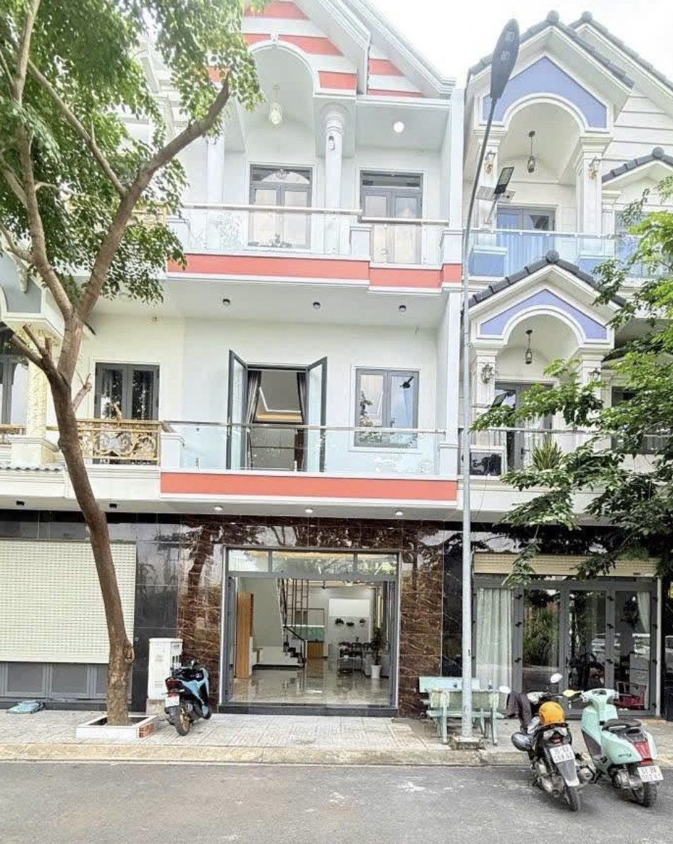 Mặt tiền/hẻm xe hơi nhà đẹp chỉ 4 tỷ150tr/90m2 ngay Ng.Văn Bảo,Gò Vấp.SHR sang tên công chứng ngay