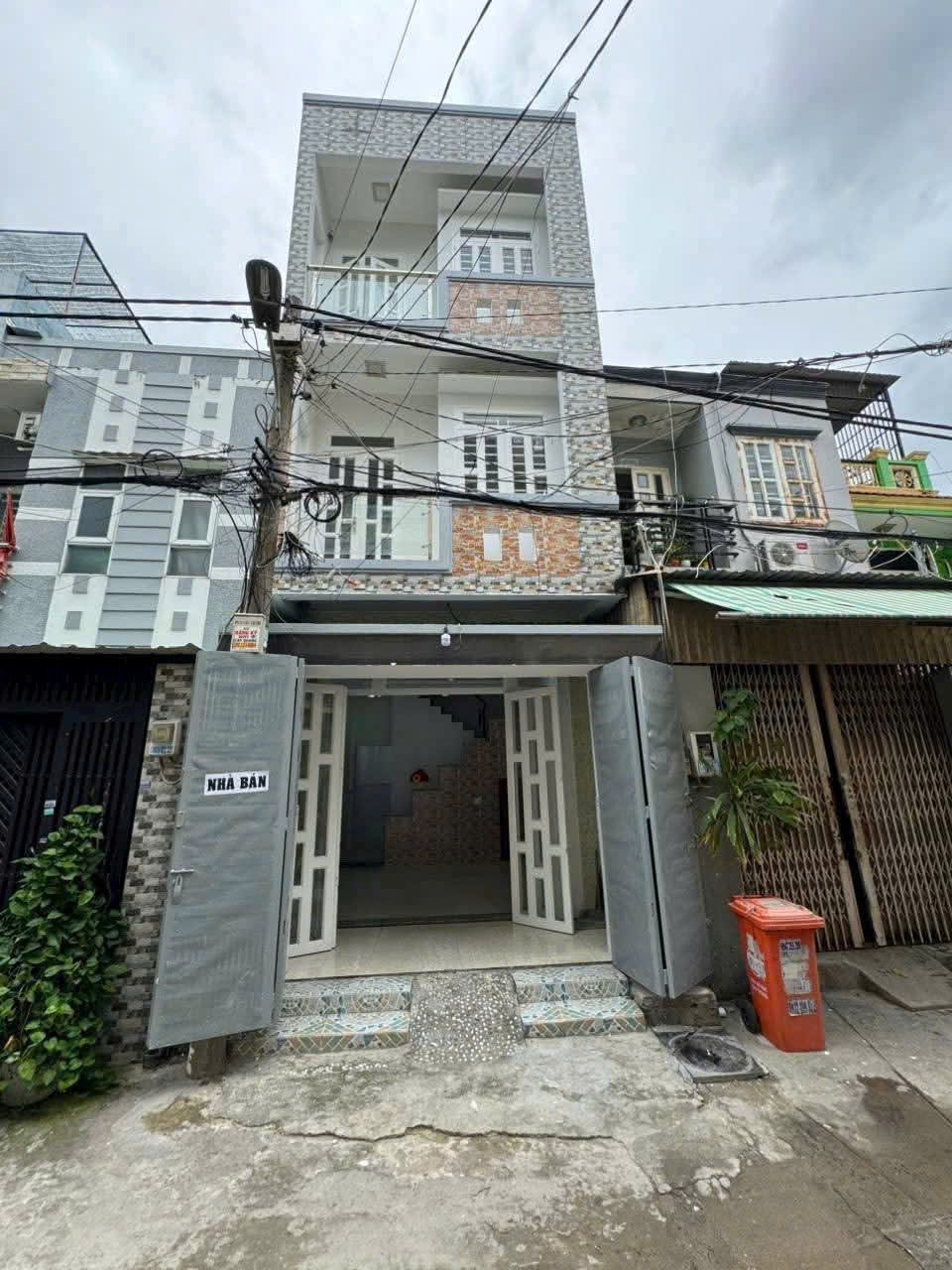 Siêu phẩm nhà đẹp 33m² đường Minh Phụng, P2, Q11. Xây 3 tầng, hẻm 10m, sổ sẵn