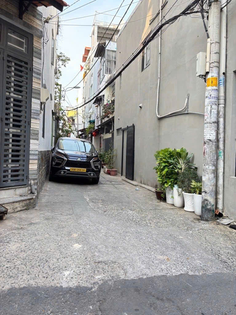 BÁN ĐẤT TẶNG NHÀ - NỞ HẬU - GIÁP QUẬN 1