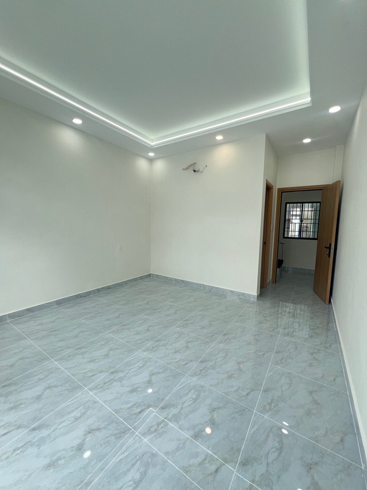 BÁN NHÀ LẠC LONG QUÂN PHƯỜNG 3 QUẬN 11 32M2 5 TẦNG 7.38 TỶ HẺM Ô TÔ THÔNG
