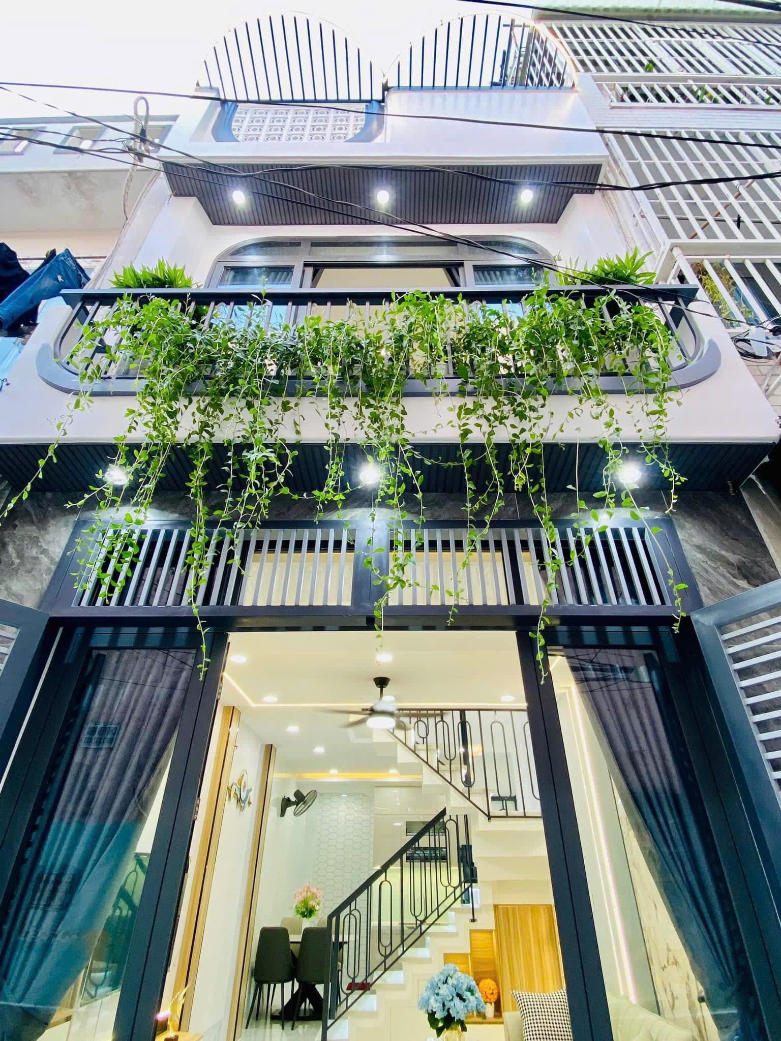 Bán nhà riêng tại Nguyễn Thiện Thuật P3 Q3 giá 2tỷ270tr DT 31.36m2, đang cho thuê 10tr/tháng