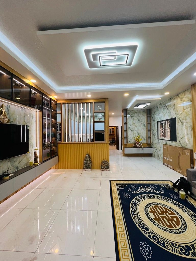 BÁN NHÀ PHẠM VĂN CHÍ QUẬN 6 102M2 12.2 TỶ SÁT MẶT TIỀN HẺM XE HƠI 6PN FULL NỘI THẤT