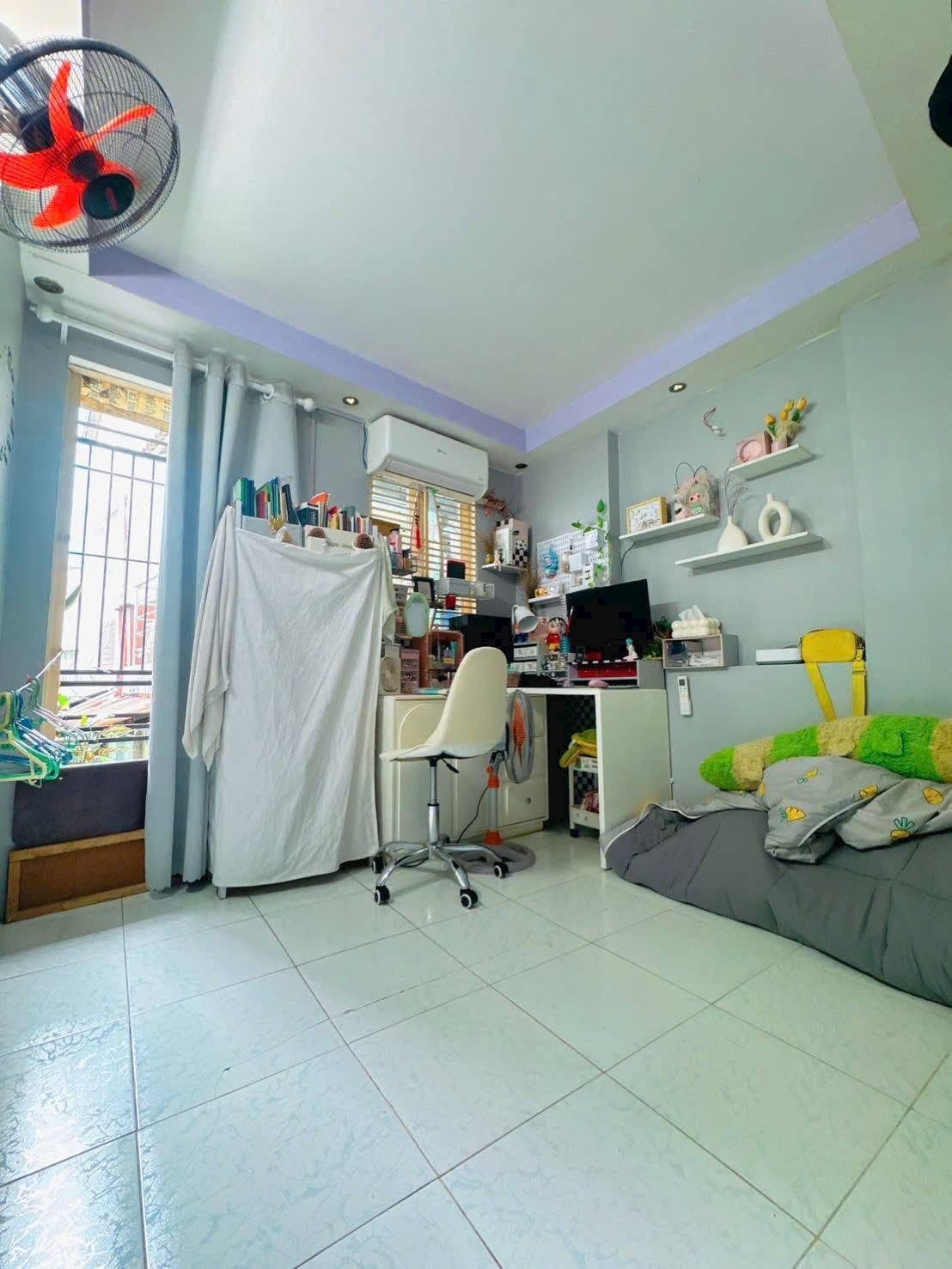 Nhà 3 tầng đúc, hẻm VIP Âu Dương Lân, P.3, Q.8, SHR, KDC hiện hữu. Chỉ 2 tỷ 380 ( TL ).