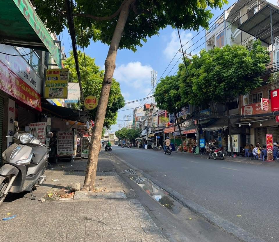 MẶT TIỀN ÂU DƯƠNG LÂN Q8. – NHÀ GIỮ TIỀN MỖI NGÀY

Mỗi sáng mở cửa… là dòng người qua lại
Mỗi tháng… tiền tự về ~25tr 💰

3.6 x 11m – 4PN – 3WC
1 trệt 1 lửng 2 lầu + sân thượng

📍 Ngay Âu Dương Lân – liền kề Dương Bá Trạc, Phạm Thế Hiển
➡️ Kết nối