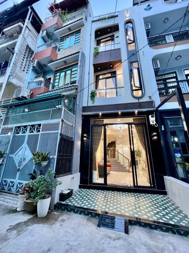 NHÀ 4 TẦNG MỚI XÂY PHẠM VĂN HAI - THÔNG TRƯỜNG SA - 45M2 - SÁT PHÚ NHUẬN, Q3 - NHỈNH 8 TỶ