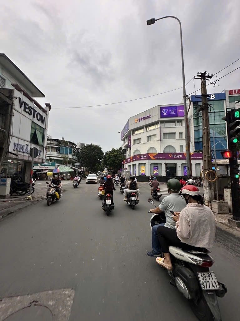 MẶT TIỀN KINH DOANH PHẠM VĂN HAI – ĐỐI DIỆN CHỢ – VỊ TRÍ VÀNG