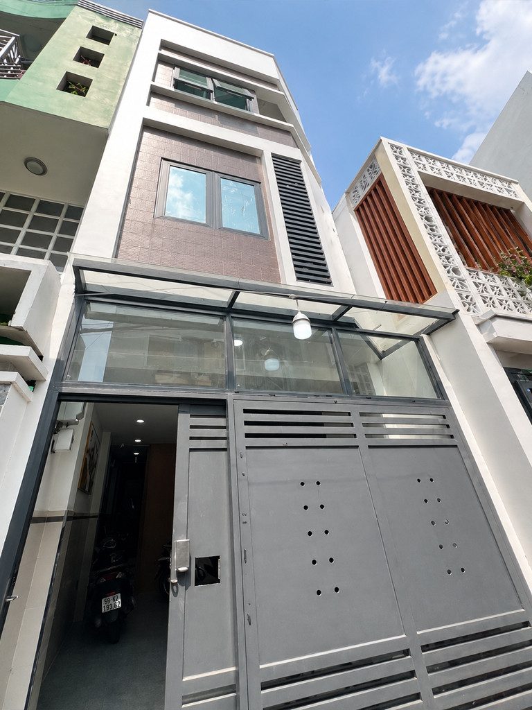📣  Nhà sát chợ PHẠM VĂN HAI gần Sân Bay, hẻm ôtô, thuận tiện di chuyển và kinh doanh buôn bán, tiện ích không thiếu thứ gì.