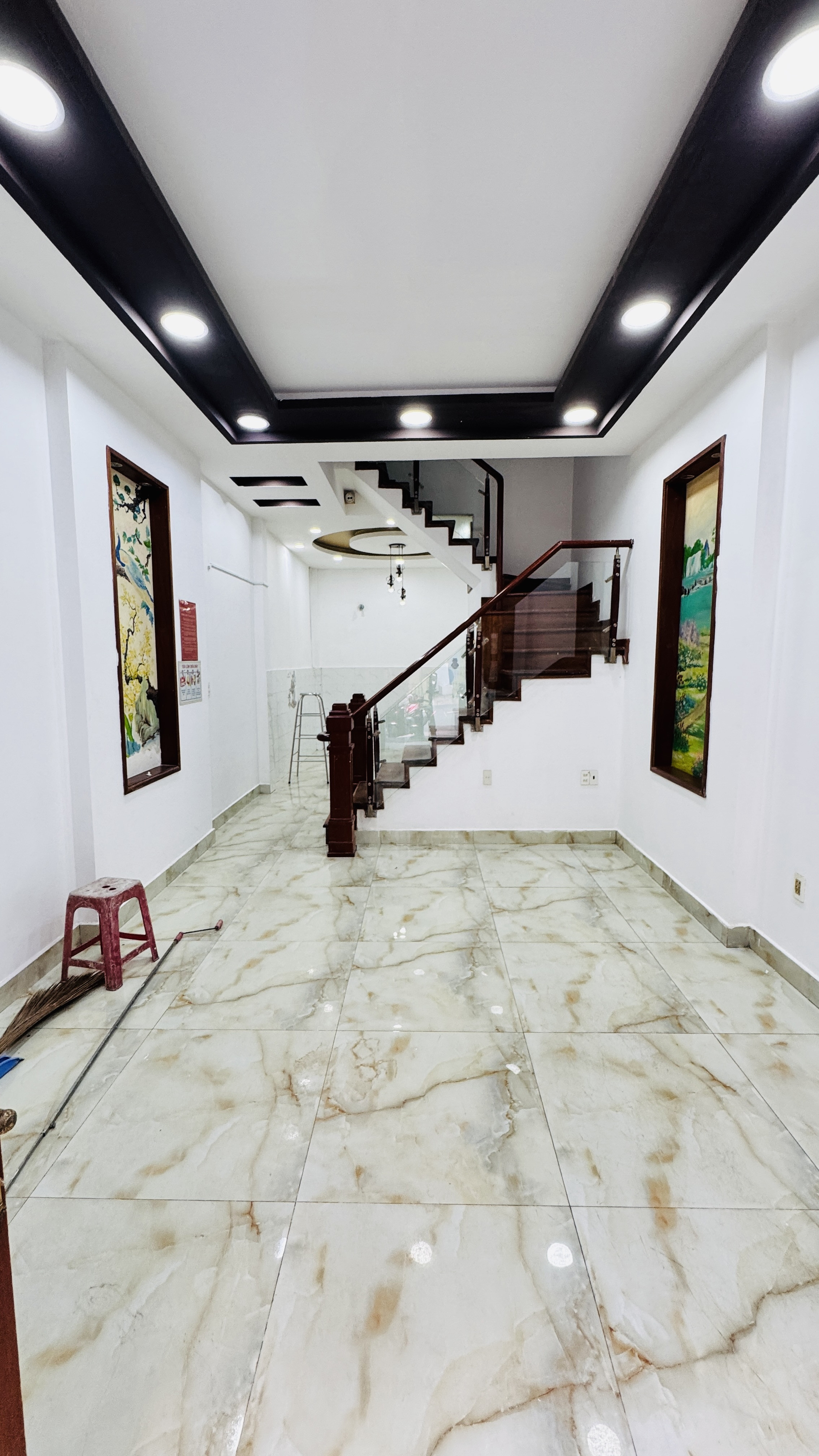 CHO THUÊ NHÀ 5 PHÒNG NGỦ MẶT TIỀN ĐƯỜNG SỐ QUẬN 4