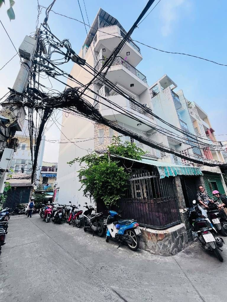 NHÀ 5 TẦNG LÔ GÓC – 2 MẶT HẺM XE HƠI

🚗 Ô TÔ ĐỔ CỬA – NỞ HẬU – HOÀN CÔNG ĐỦ

💰 Nhỉnh 7xxx TỶ (thương lượng)

📍 Âu Dương Lân – P. Chánh Hưng – Quận 8

⸻

🏠 THÔNG TIN CHI TIẾT
 • Diện tích: 48m² (4m x 12m) – nở hậu
 • Diện tích sử dụng: 162.2m²