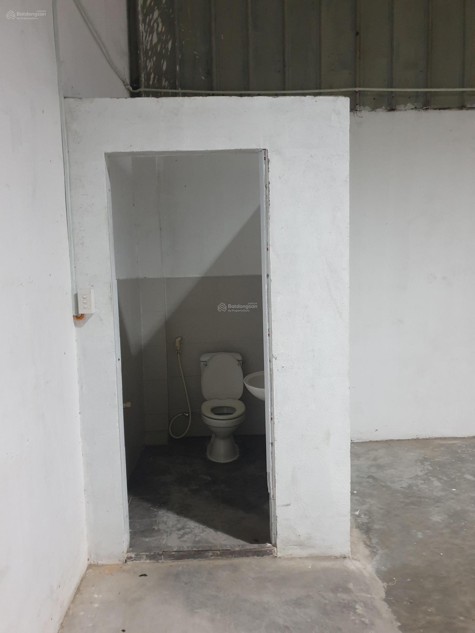 200 nghìn/m² $$ Cho thuê kho 2000m2 đường Cộng Hòa ngay sân bay Tân Sơn Nhất, cont 40 vào kho, bảo vệ kho 24/24