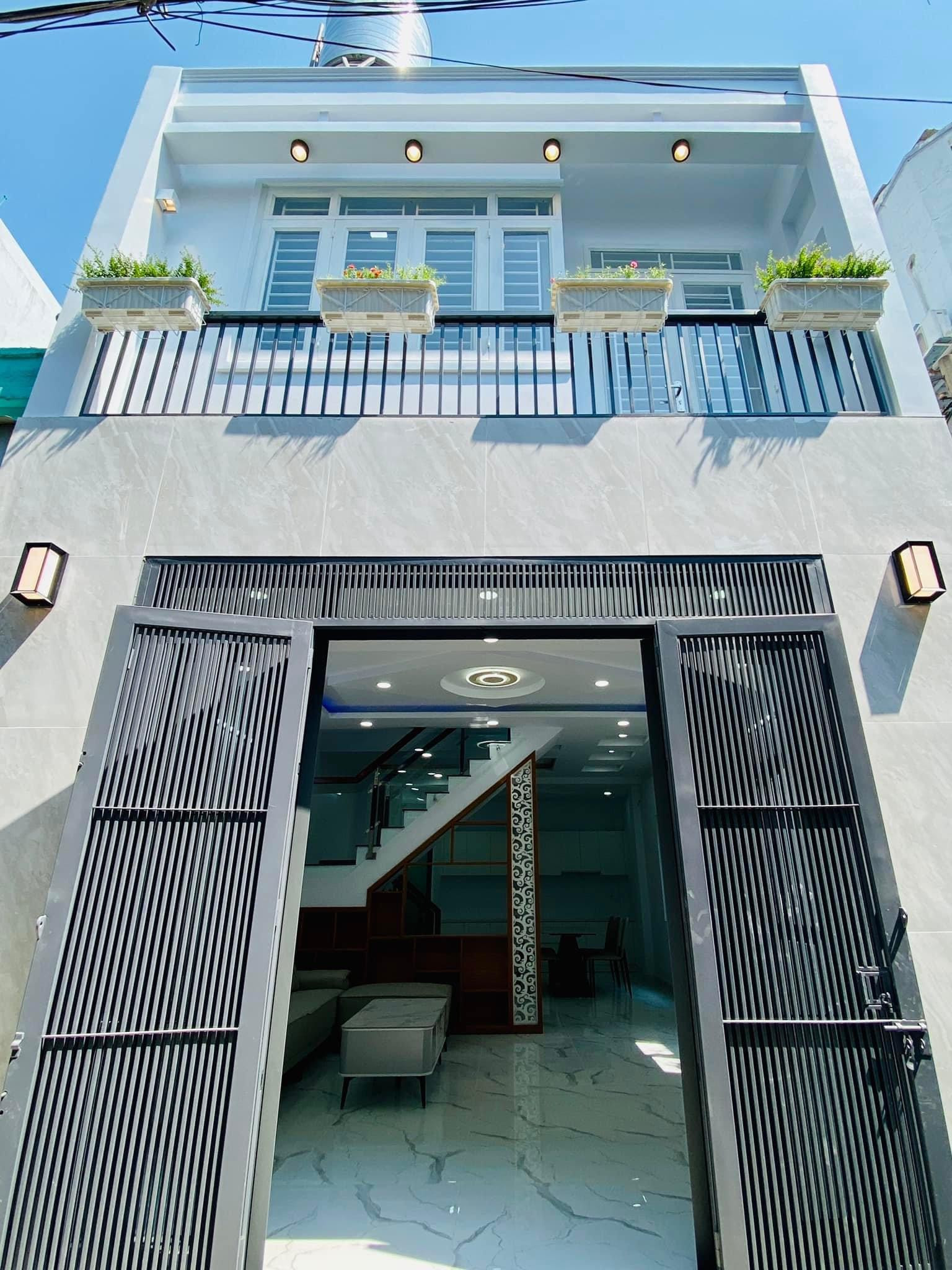Sang nhượng gấp nhà Hoàng Văn Thụ P4 Q.Tân Bình giá 3tỷ450tr DT 32.4m2, sổ hồng riêng