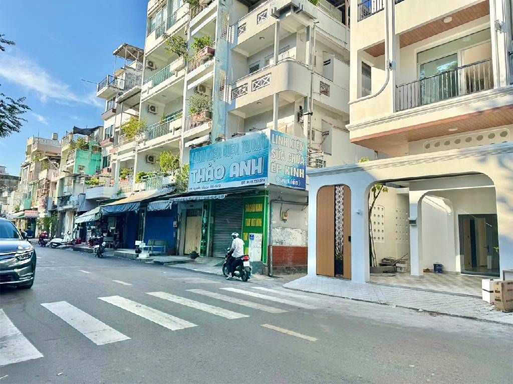 HẺM PHÂN LÔ - XE HƠI ĐỖ CỬA - NGAY NGUYỄN TRI PHƯƠNG QUẬN 10 - VỊ TRÍ CỰC ĐẸP KINH DOANH ĐỈNH