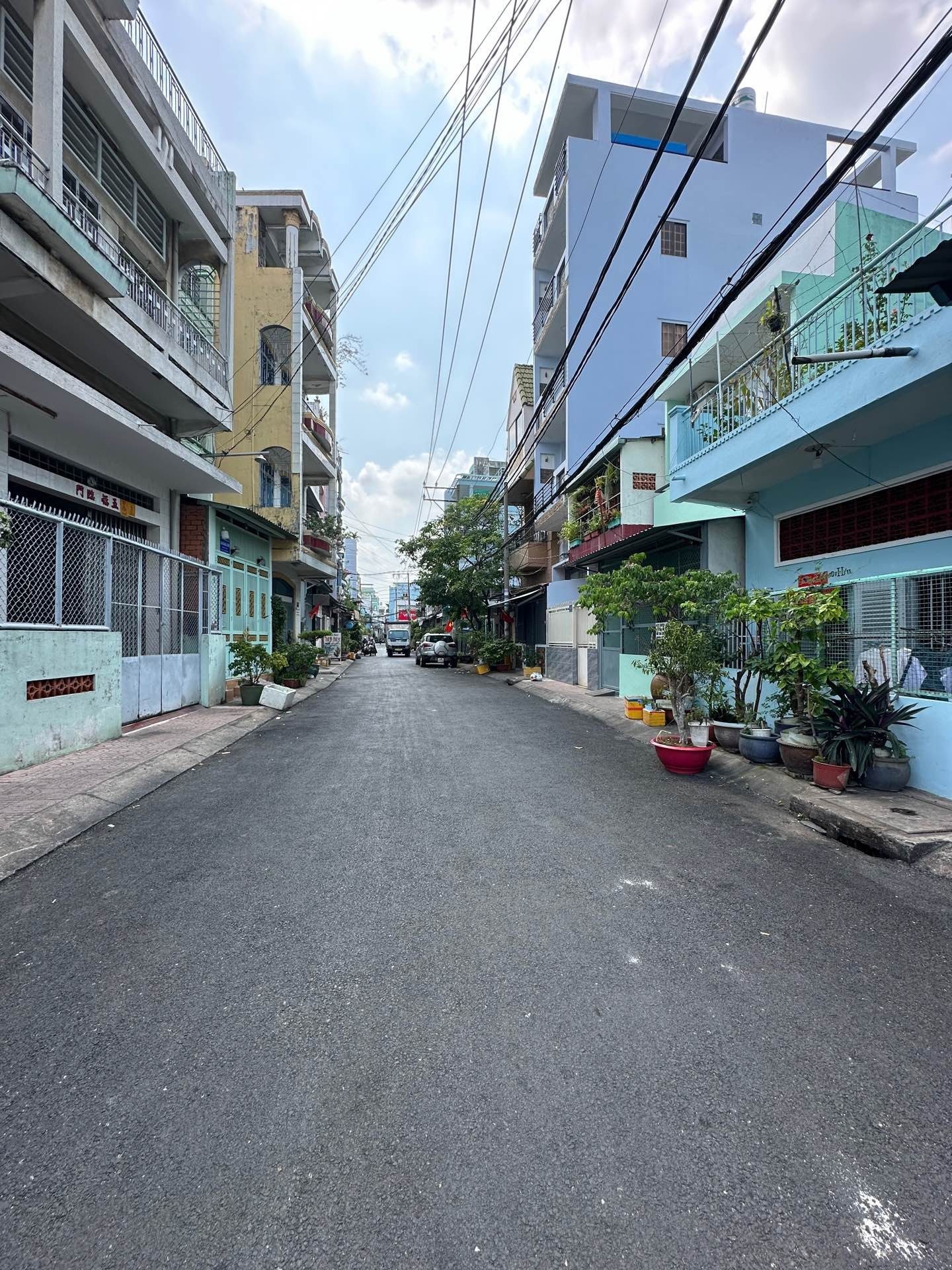 BÁN NHÀ LẠC LONG QUÂN 58M2 4 TẦNG 11 TỶ HẺM NHỰA 6M XE TẢI TRÁNH KẾ ĐẦM SEN