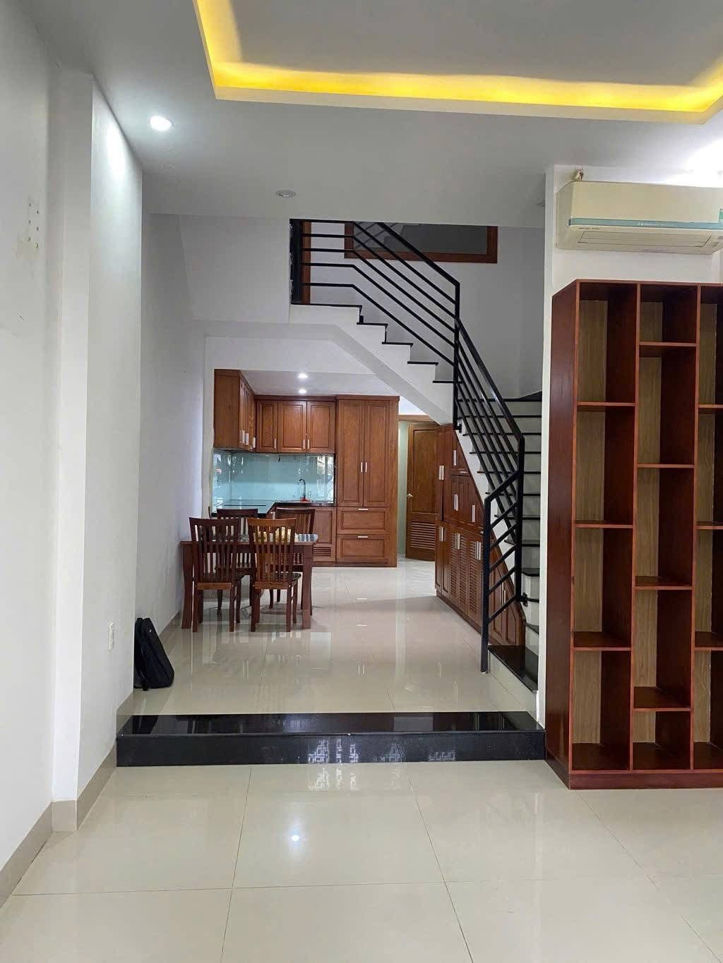 KHÔNG CẦN TÌM ĐÂU XA – CĂN NHÀ ĐẸP, VỊ TRÍ THUẬN LỢI, GIÁ HỢP LÝ TẠI TP.HCM ĐANG CHỜ CHỦ NHÂN MỚI