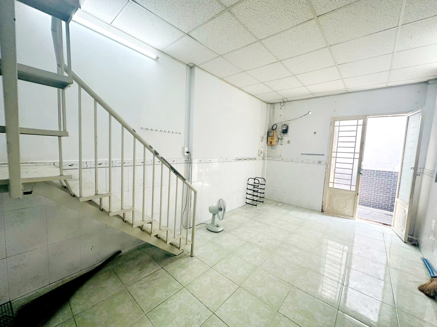 CHỈ 4.65 TỶ/33M2 VÀI CĂN RA PHẠM VĂN ĐỒNG