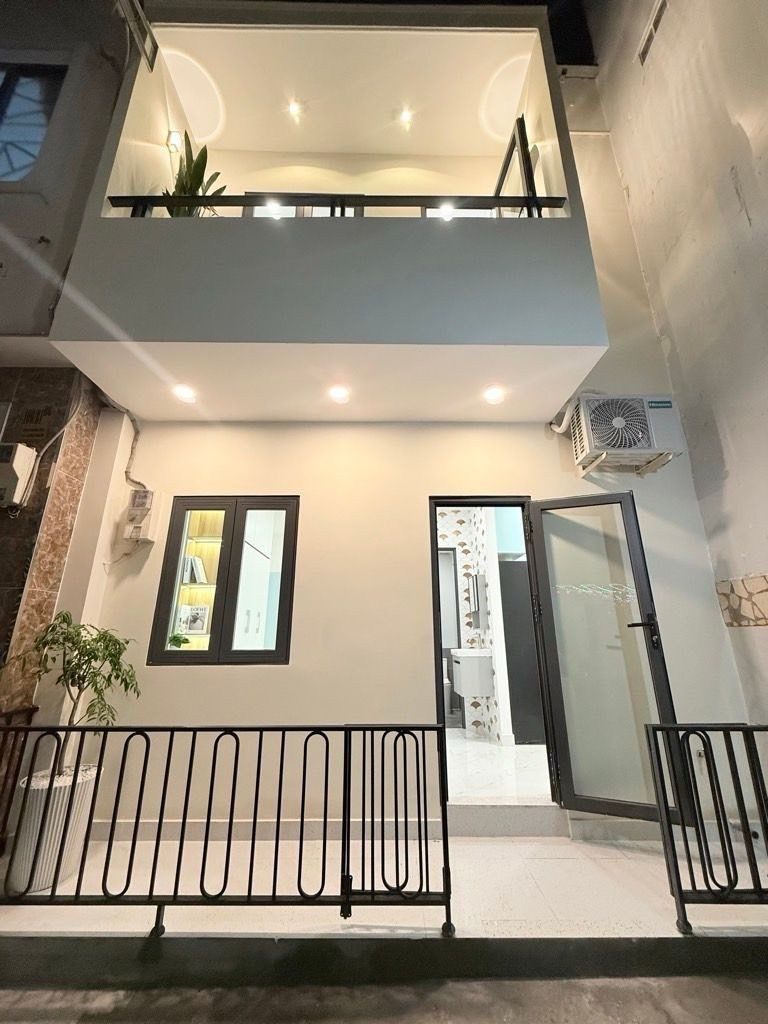 Nhà bán thích quảng đức, 2 tầng hẽm xe hơi thông