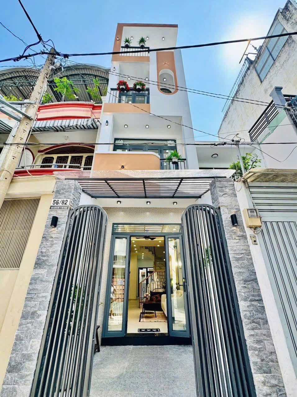 Nhà giá ngộp tại Thích Quảng Đức P.5 Phú Nhuận. Giá: 3,12 tỷ. DT: 67.5m2. 4 Tầng. 5PN. Sổ Hồng Riêng