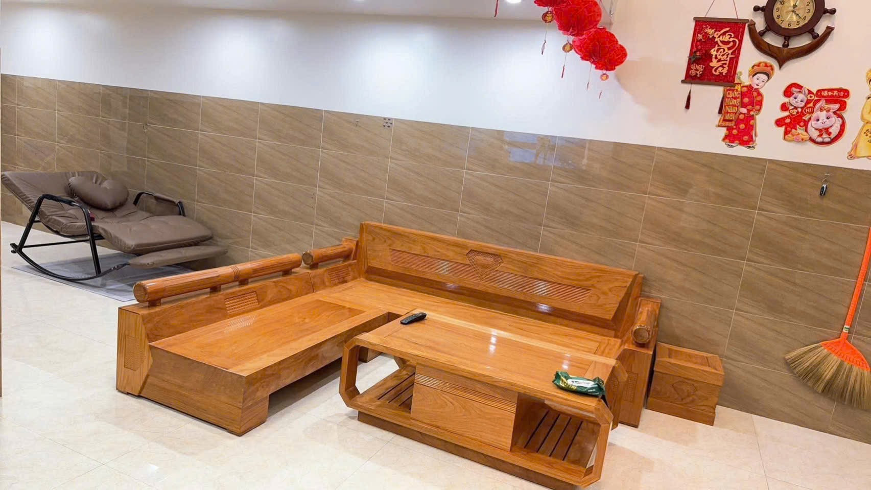 Nhà đội B sát trung tâm phường Trảng Bom 
🏗️ 1 trệt 1 lửng kiên cố, 3 phòng ngủ 
🔸Diện tích : 7 x 23 sổ riêng thổ cư 
🔸Gần trường Thống Nhất A, Hưng Vương 
📍Dân cư kín, đường nhựa thông 
✌️ Giá : 2ty2 thương lượng 
☎️Lh :0777012660 ( Trọng Đại)