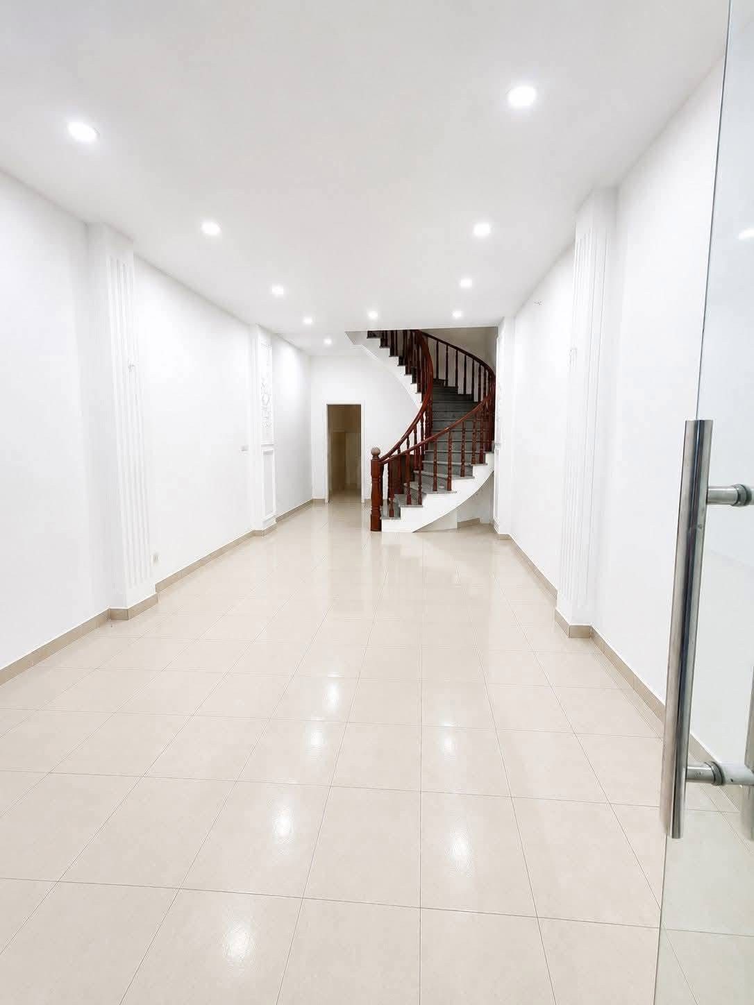 CHO THUÊ NHÀ 2 MẶT TIỀN KHÁNH HỘI 4 TẦNG QUẬN 4