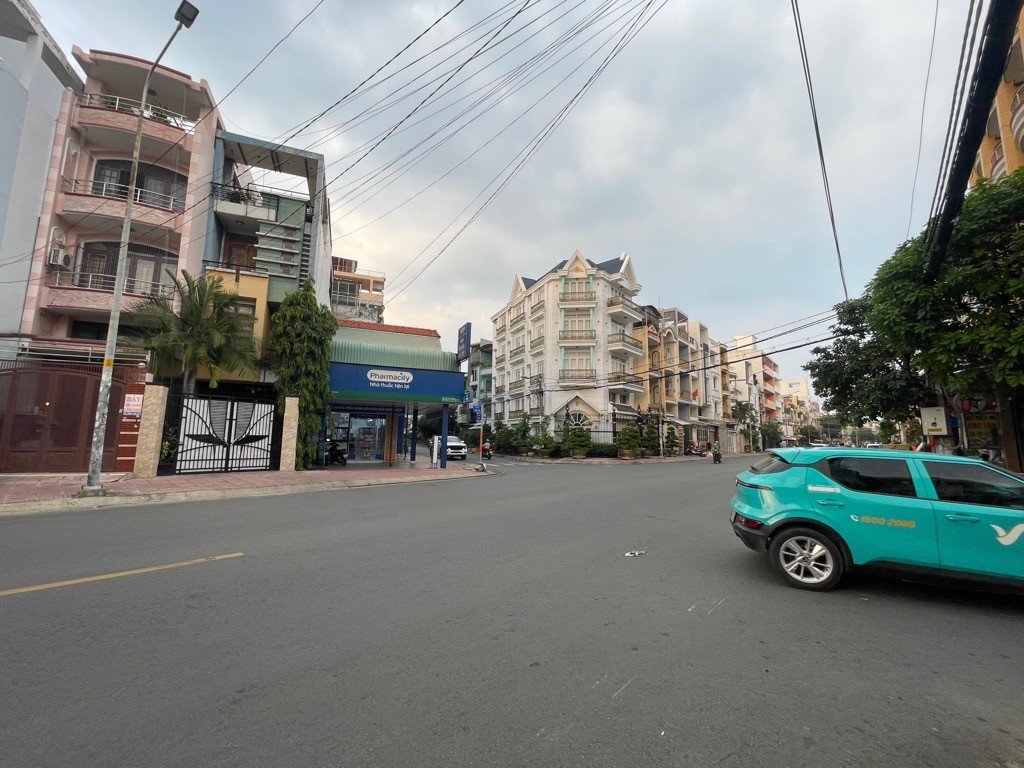 Mặt tiền KD sầm uất Chợ Lớn – Bình Phú, nhà 4 tầng 4x25m giá tốt