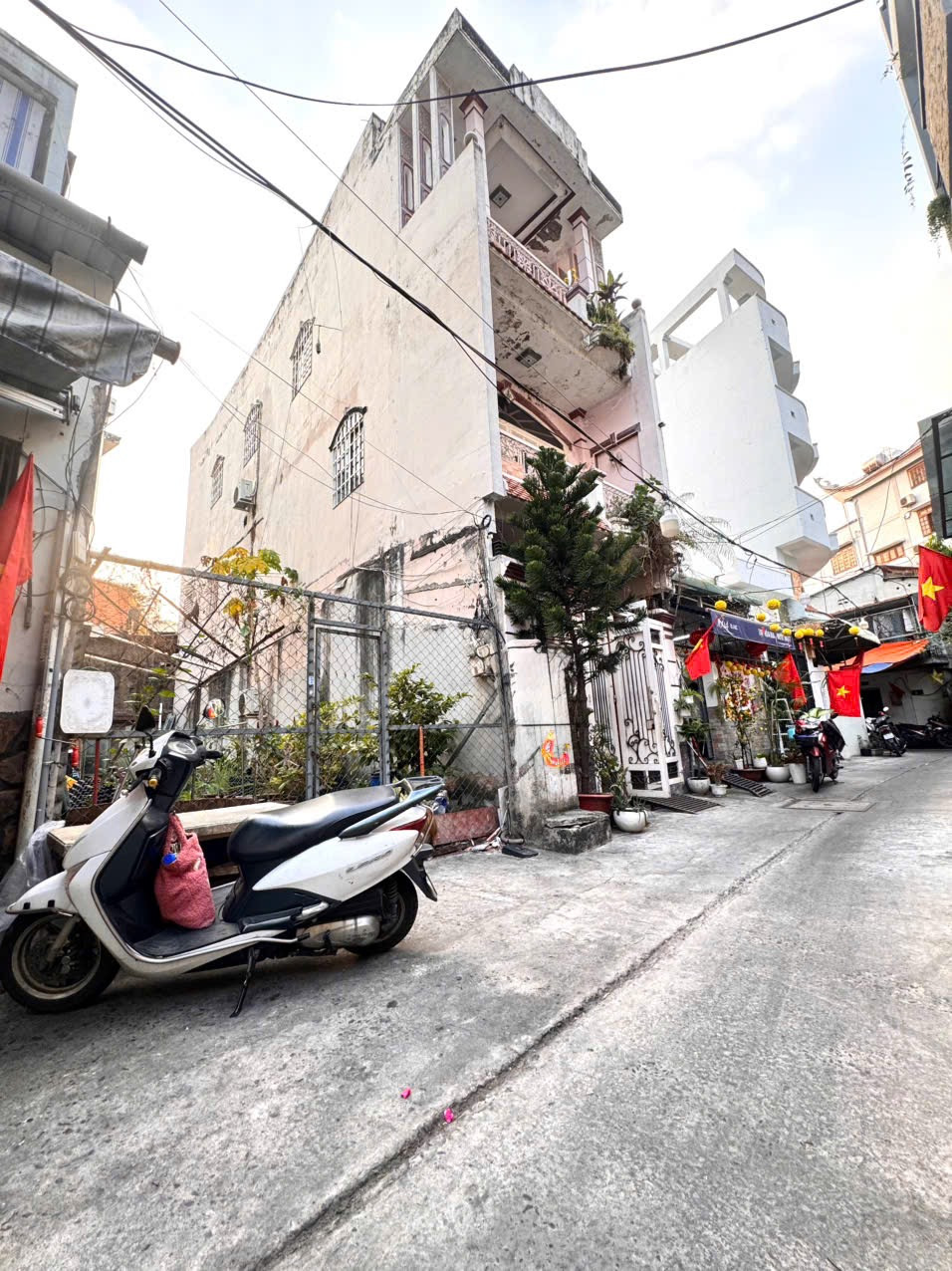 BÁN ĐẤT MẶT TIỀN HXH Đ.LÝ CHÍNH THẲNG THÔNG HOÀNG SA, QUẬN 3 - DT LỚN 79M2 NGANG 5,15M*17M - CHỈ 10,3T - CHÍNH CHỦ 093.86.76.685 GIANG GIANG