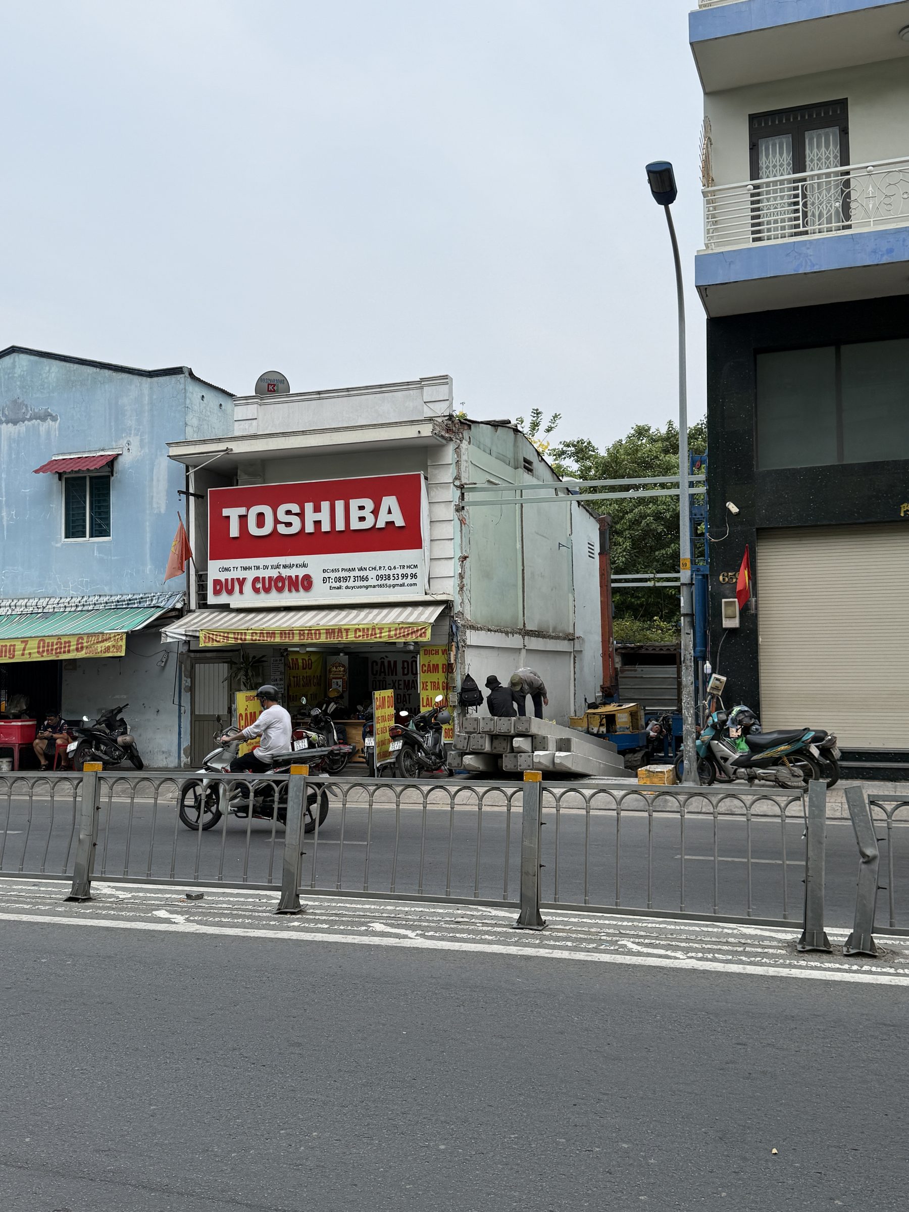 Nhà mặt tiền, đường Phạm Văn Chí
