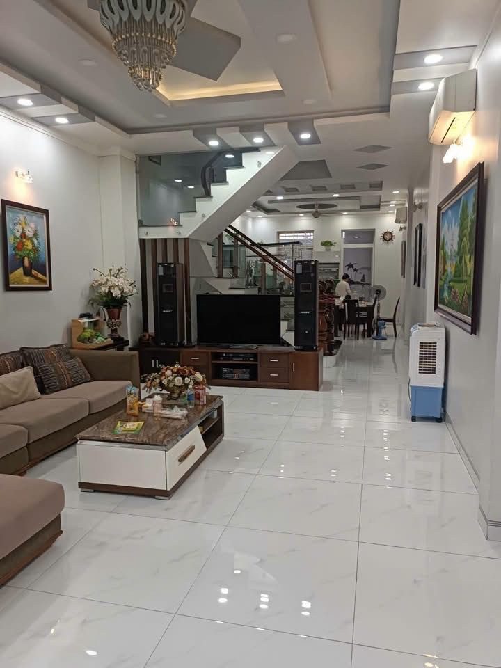 Bán nhà riêng 2,750 TỶ ngay Phạm Thế Hiển, p7, Q8, DT 90m2, sổ sẵn - nhà đẹp