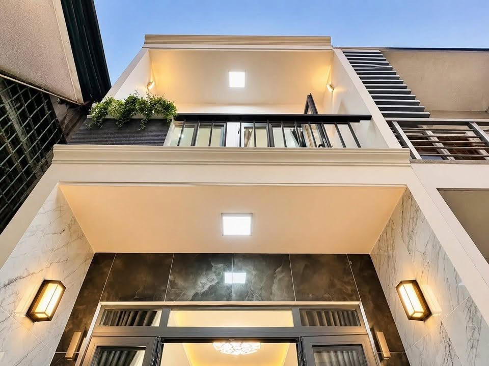 Bán gấp nhà hẻm 1/ Lý Thường Kiệt P7 Gò Vấp. Giá: 2,45 tỷ. DT: 60m2. 2 Tầng. 3PN 3WC. Sổ Hồng Riêng
