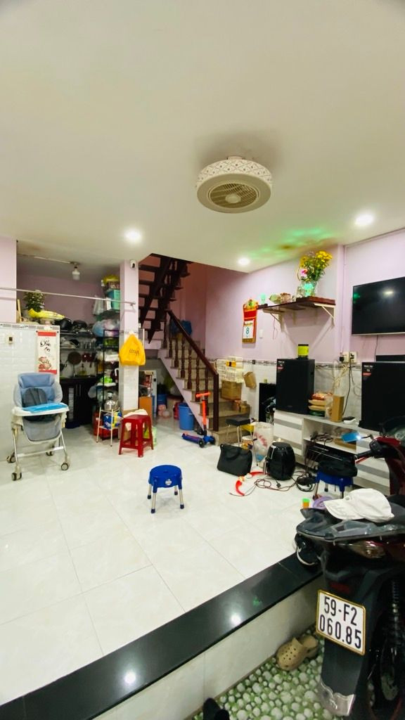 PHÚ NHUẬN NGANG 8M/54M2 CHỈ HƠN 8 TỶ. GIÁP BÌNH THẠNH THUẬN TIỆN DI CHUYỂN VỀ TRUNG TÂM.