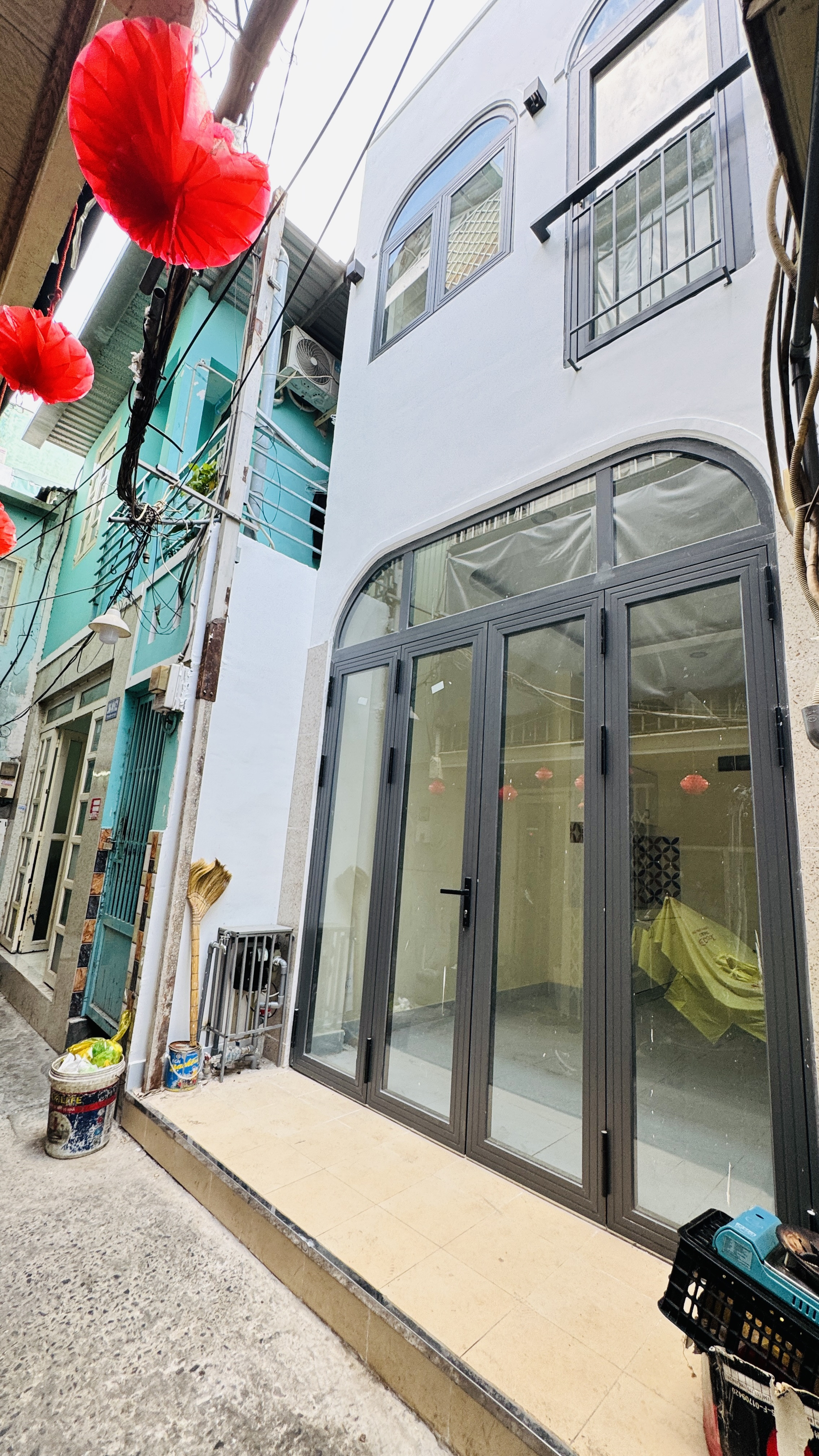 BÁN NHÀ MỚI 3 PHÒNG NGỦ HẺM 266 TÔN ĐẢN QUẬN 4