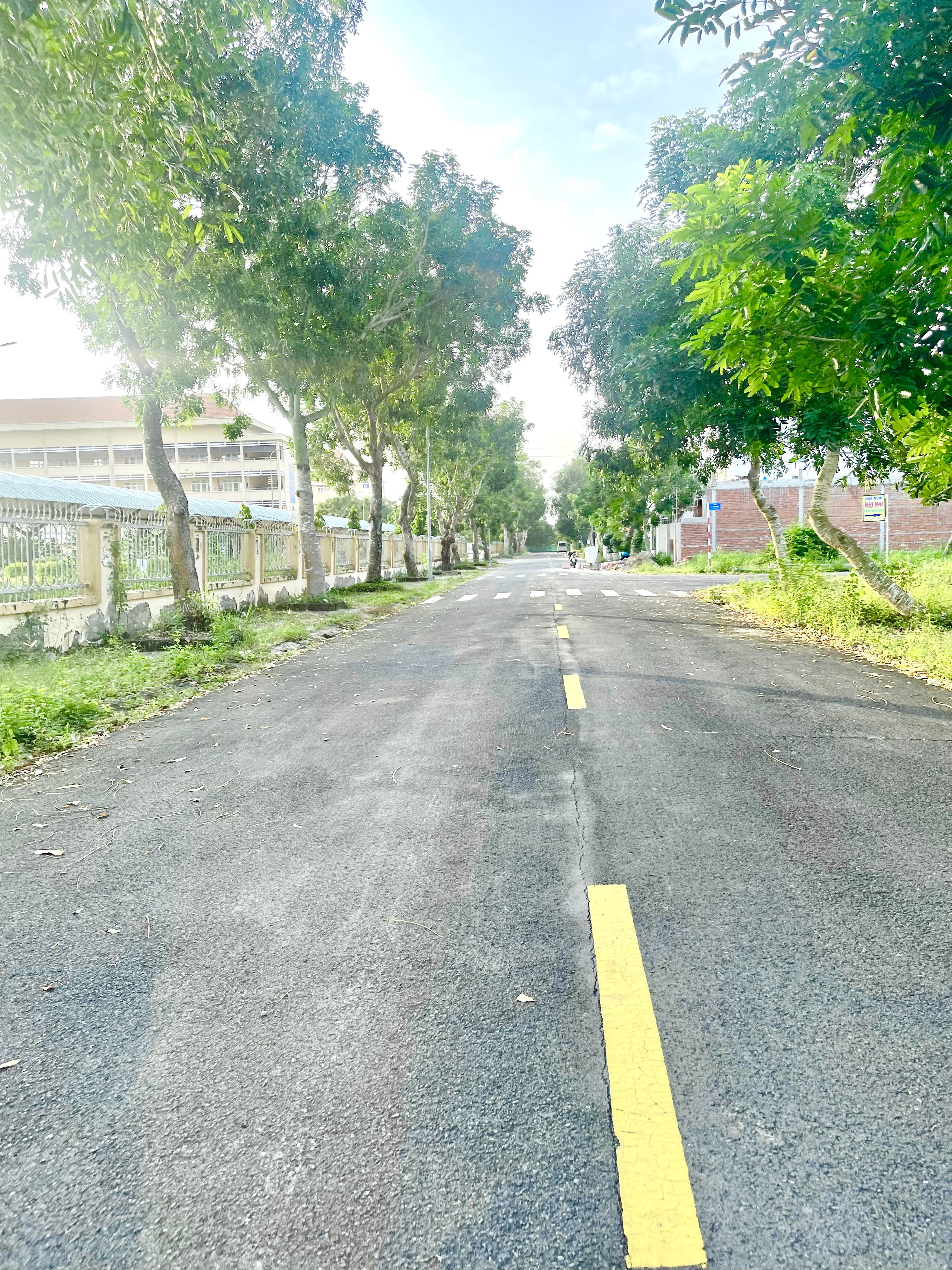 Bán Nền Ngang Cổng Trường Kinh Tế